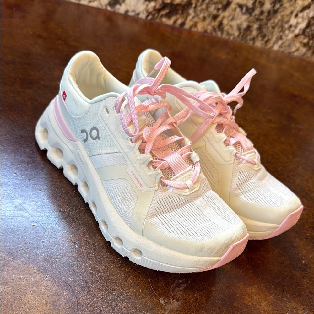 On Running Women's Athletic Shoes - White and Pink